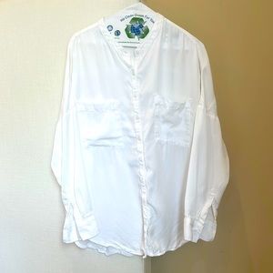 Lou & Grey Super Soft White Button Down Size M